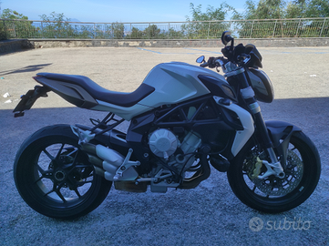 Moto MV Agusta brutale 675