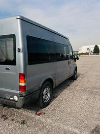 Ford transit 9 posti