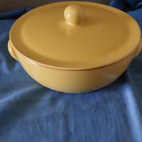 Casseruola in coccio con coperchio