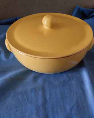 Casseruola in coccio con coperchio
