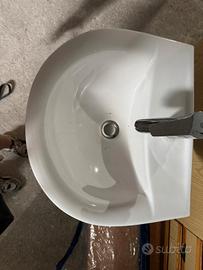 Lavandino piccolo con rubinetto grohe