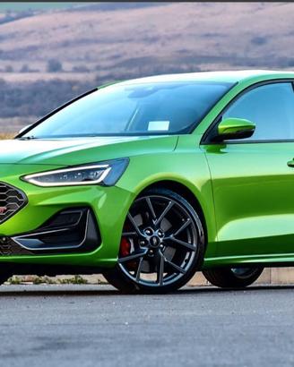 si vende Ford Focus st 2023