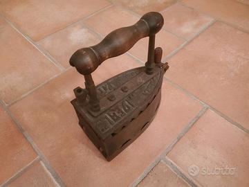 Ferro da stiro epoca a carbone