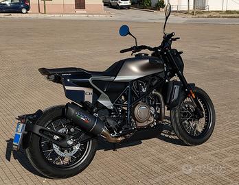 Husqvarna Svartpilen 701 del 2020 con soli 9.400km