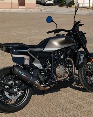 Husqvarna Svartpilen 701 del 2020 con soli 9.400km