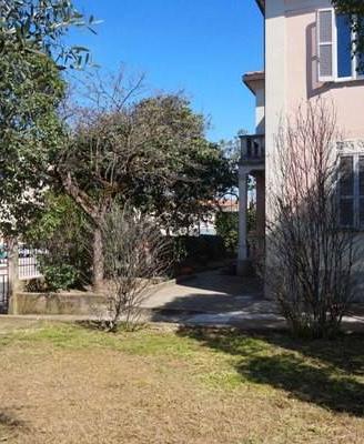 BELLA VILLA LIBERTY CON AMPIO GIARDINO A FOLIGNO