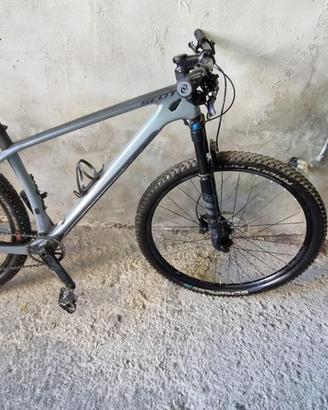Scale 910 AXS Scott