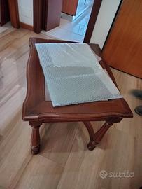 Tavolino con inserto in vetro 