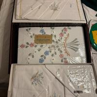 Corredo matrimoniale con copri letto ricamato