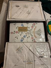 Corredo matrimoniale con copri letto ricamato