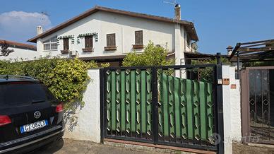 Villa con giardino