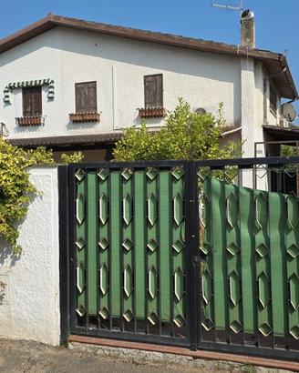 Villa con giardino