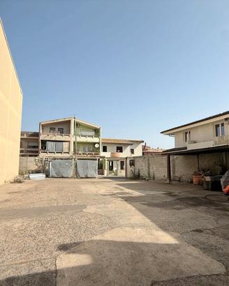 Magazzino di 320mq su lotto in zona B di 600mq