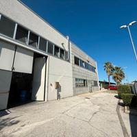 Capannone industriale e corte esclusiva