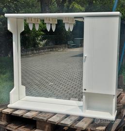 Mobile bagno con specchio e luci