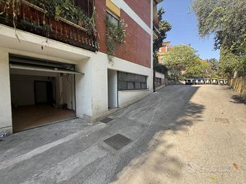 Box / Garage di 110 m² a Roma
