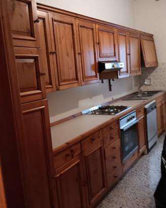 Cucina in abete rosso