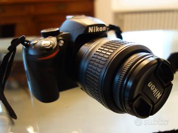 Nikon D3200 con obiettivo AF-S Nikkor 18-55