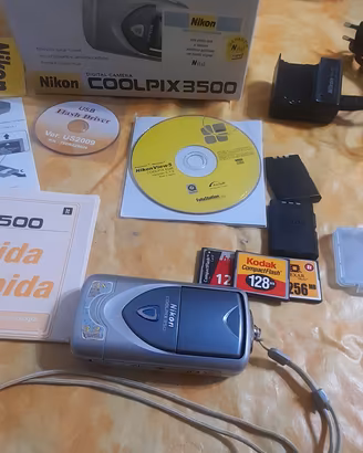 FOTOCAMERA DIGITALE VINTAGE NIKON COOLPIX  3500
