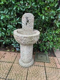 Fontana da esterno in granito bocciardato