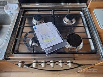 Cucina economica a bombola, con forno elettrico