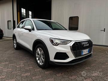 Audi Q3 45 TFSI e S tronic Business