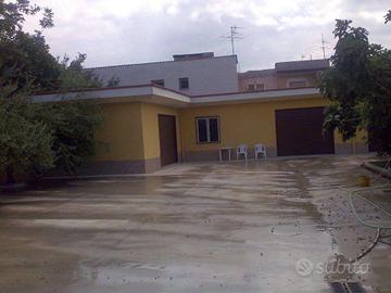 Immobile di 1090 m² con 4 locali a Mondragone