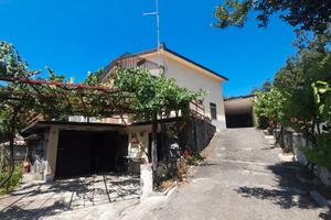 Villetta zona periferia di Biancavilla