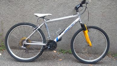 BICICLETTA IN ALLUMINIO AMMORTIZZATA 26 POLLICI 