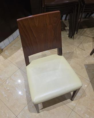 tavoline e sedie in legno