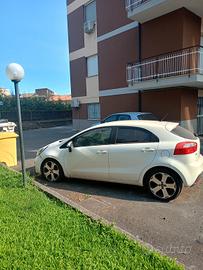 Auto incidentata solo per pezzi di ricambio 