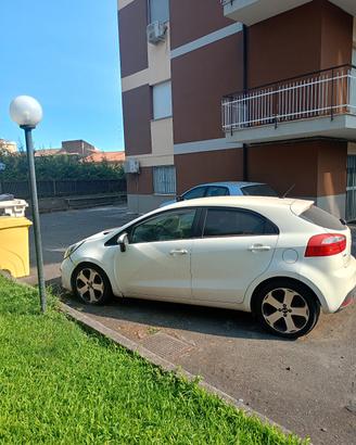 Auto incidentata solo per pezzi di ricambio 