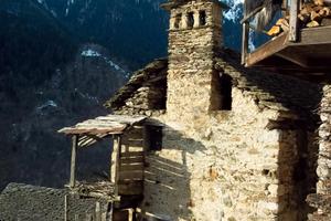 Casa con terreni nel antico villaggio di Zonca