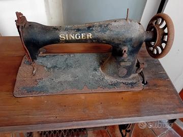 Macchina da cucire antica Singer