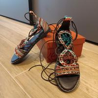 Sandali artigianali alla schiava. Nuovi