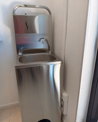 Lavamani mobile in acciaio inox senza collegamenti