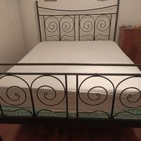 Letto matrimoniale in ferro battuto ikea