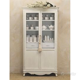 Vetrina Bianca in Stile Provenzale. Utilissima.