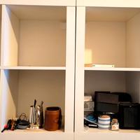 Scaffali a sospensione. Bianchi.