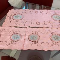 Runner e centrini sintetici intagliati