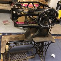 Antica macchina da cucire per cuoio