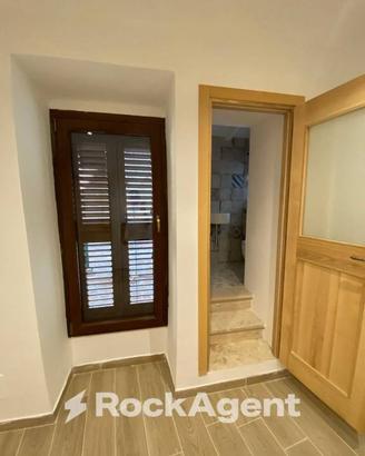 APPARTAMENTO RISTRUTTURATO NEL CUORE DEL BORGO DI