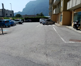 Locale 41 mq + magazzino e parcheggio a Donnas AO