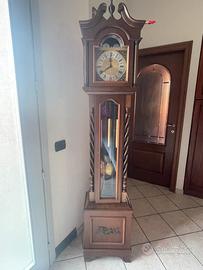 Orologio a pendolo da terra