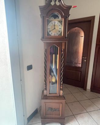 Orologio a pendolo da terra