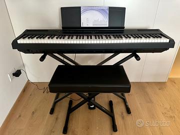 YAMAHA   P - 115 + Sopporto e Sgabello