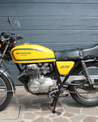 Honda 400 Four Super Sport 1975 colore giallo