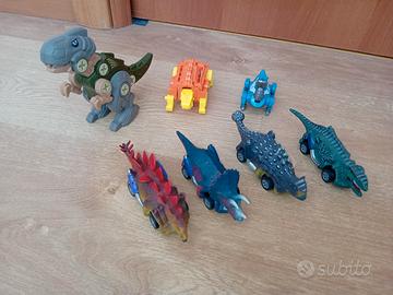 7 pezzi dinosauri robot e car