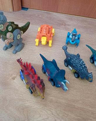 7 pezzi dinosauri robot e car