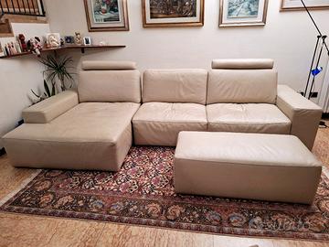 divano in pelle con chaise longue 